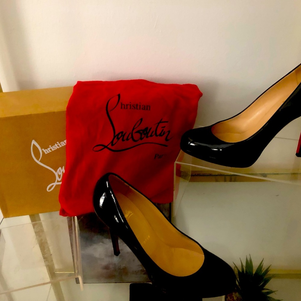 Christian Louboutin black patent leather platform pump 37.5